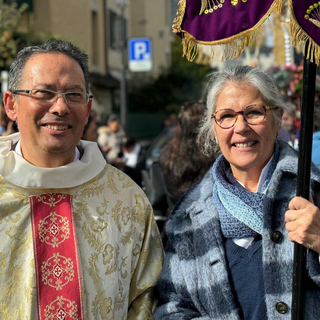 Reportage photo : Procession péruvienne du « Señor de los Milagros » à Genève