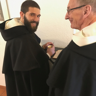 Que l’homme chemine loin ou près, Dieu n’est jamais loin