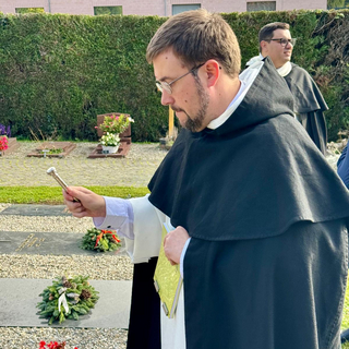 Une visite aux tombes de nos frères à Cologny